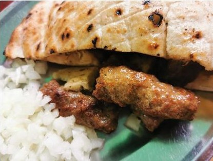Ćevapi s lukom izbliza